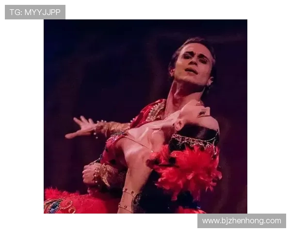 跳水运动的力量与美感在空中凝聚展现人类极限与优雅的完美结合